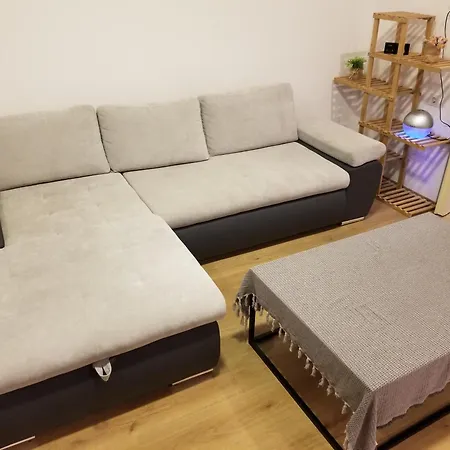 3 Separate Rooms, Shared Toilet, Kitchen, Balcony דירה